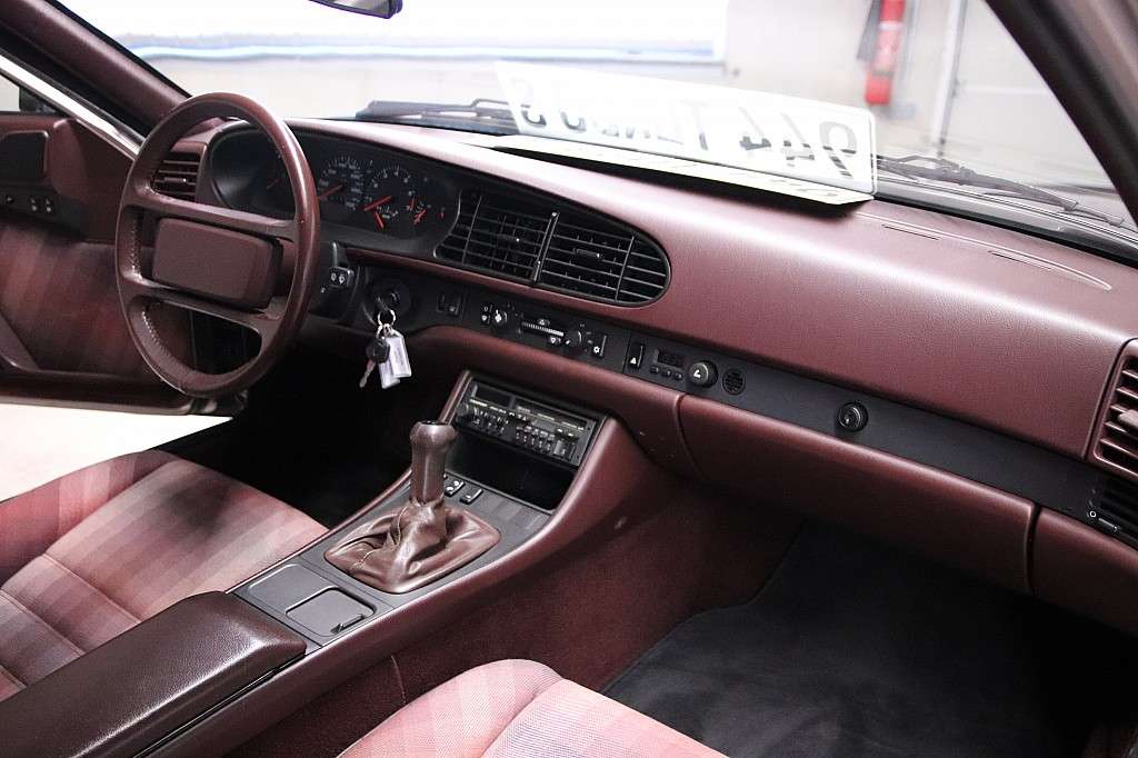 1985 Porsche 944 Interior