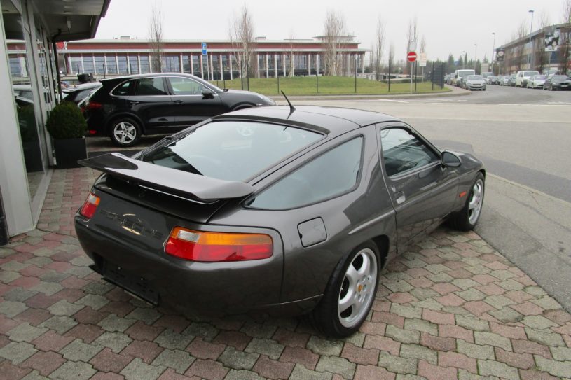 Porsche 928 S4