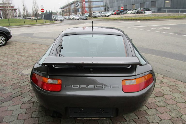 Porsche 928 S4