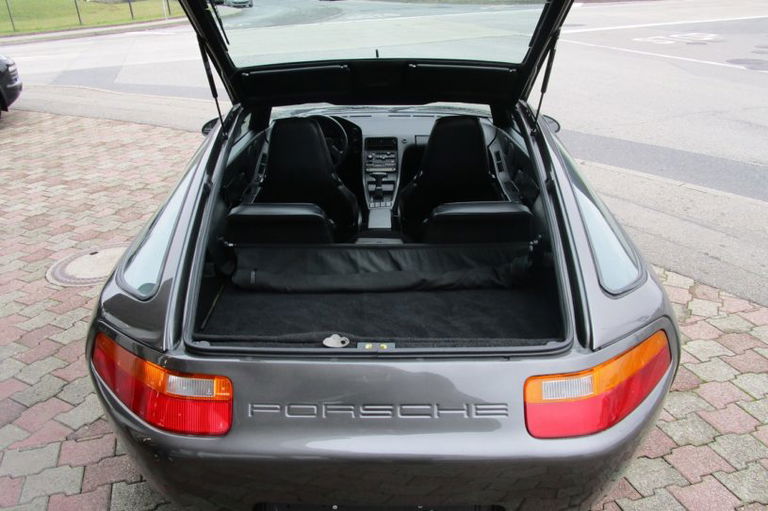 Porsche 928 S4