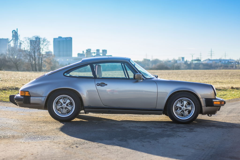 Porsche 911 Carrera 3.2 (US)