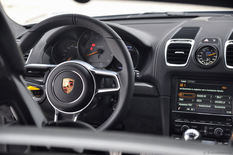 Porsche 981 Cayman GT4