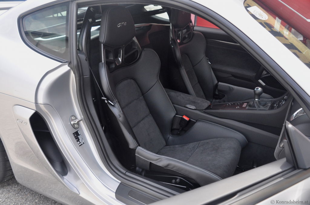 Porsche 981 Cayman GT4