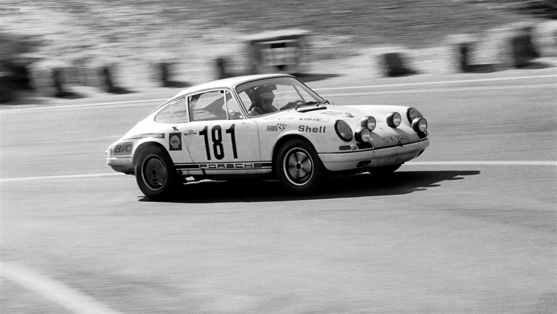 R = Racing: The historical roots of the 911 R