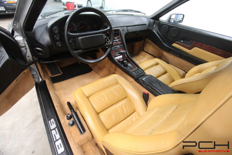 Porsche 928 S4