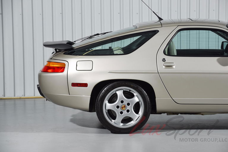 Porsche 928 S4