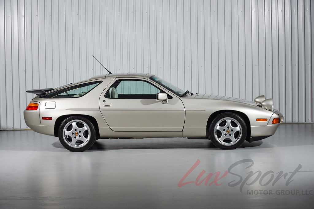 Porsche 928 S4