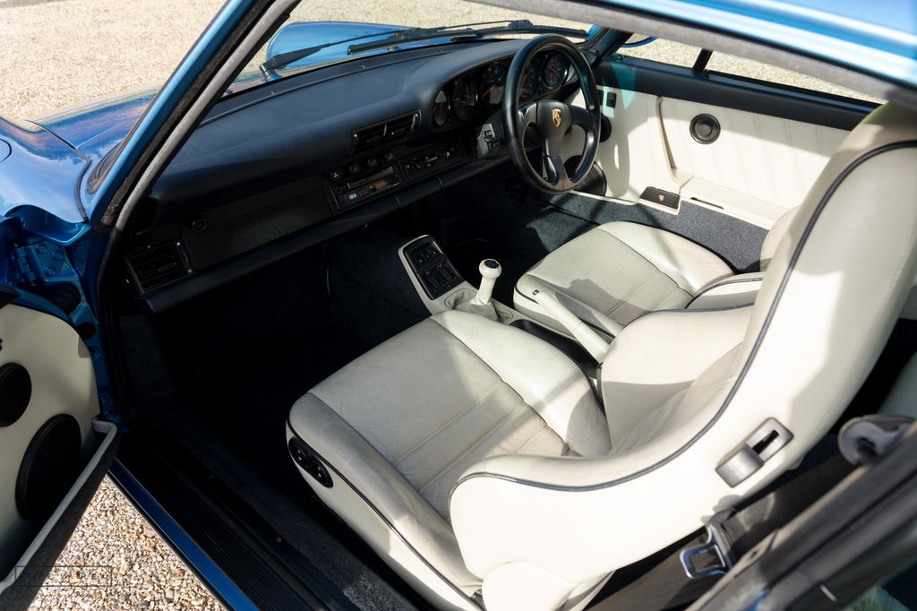 Porsche 911 Carrera 4