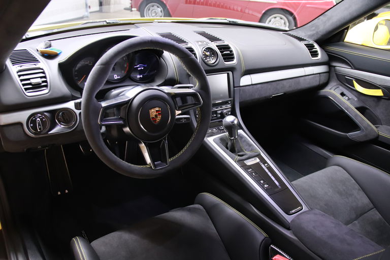 Porsche 981 Cayman GT4