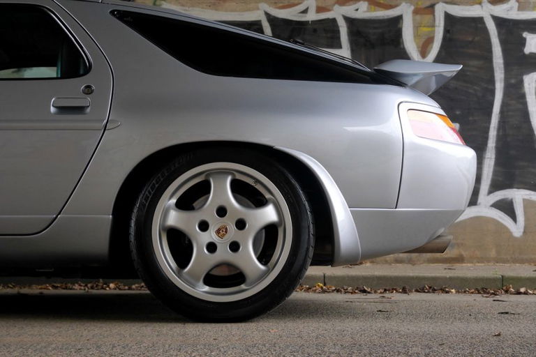 Porsche 928 GTS
