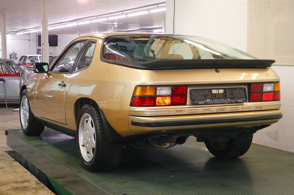 Porsche 924 S
