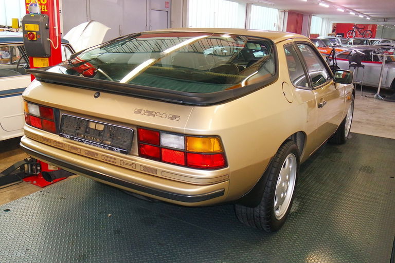 Porsche 924 S