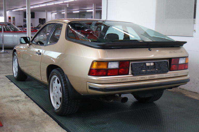 Porsche 924 S