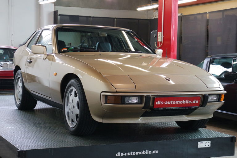 Porsche 924 S