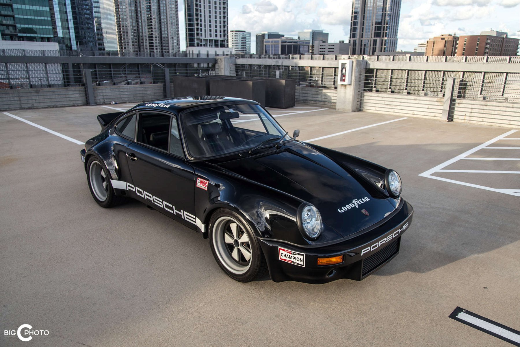 Porsche 911 RSR schwarz