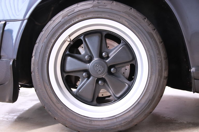 Porsche 911 Carrera 3.2 (KAT)