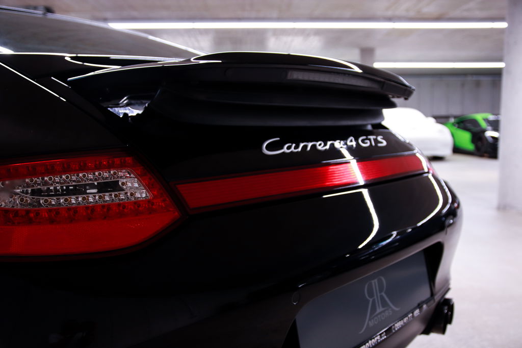 Porsche 911 4 GTS