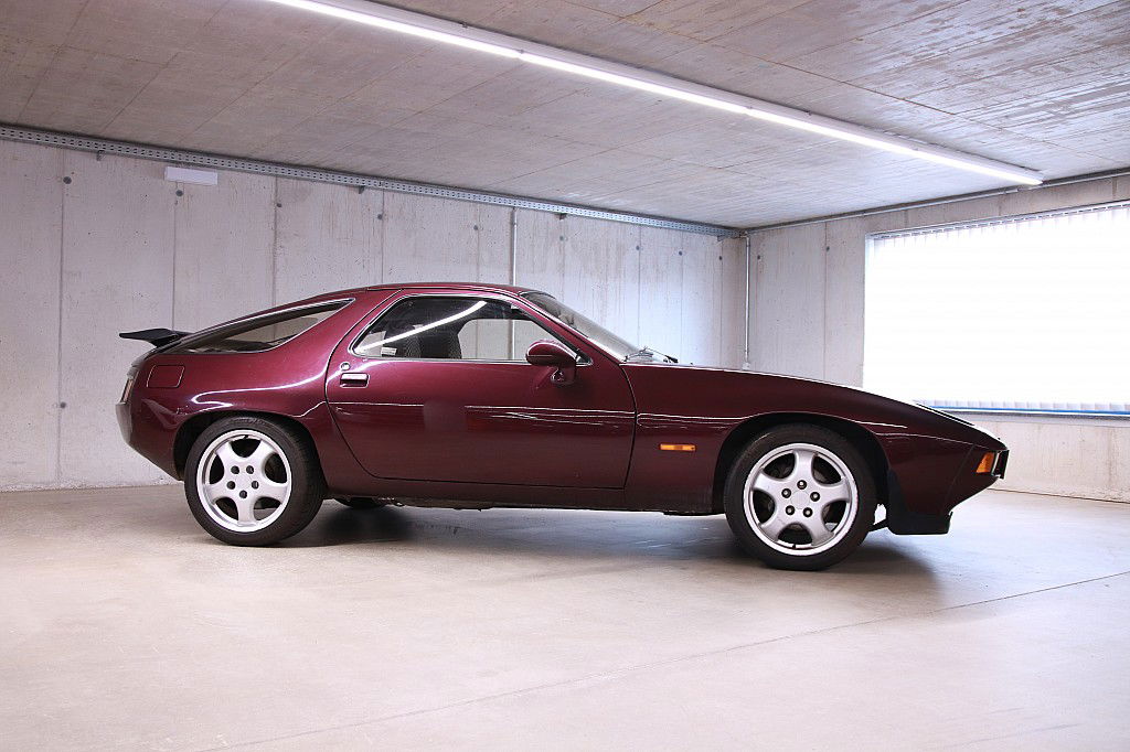 Porsche 928