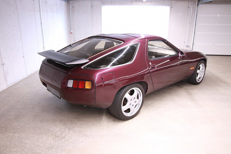Porsche 928