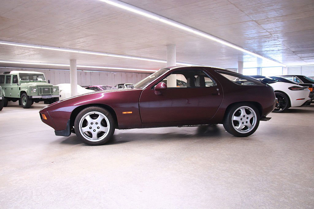 Porsche 928