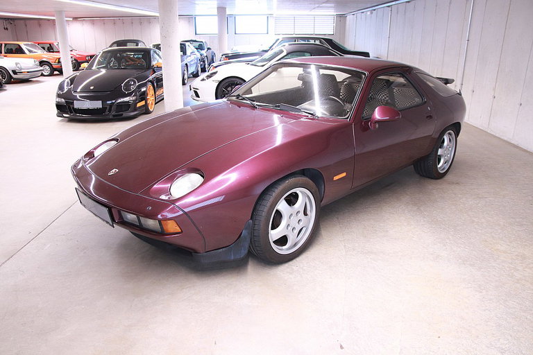 Porsche 928