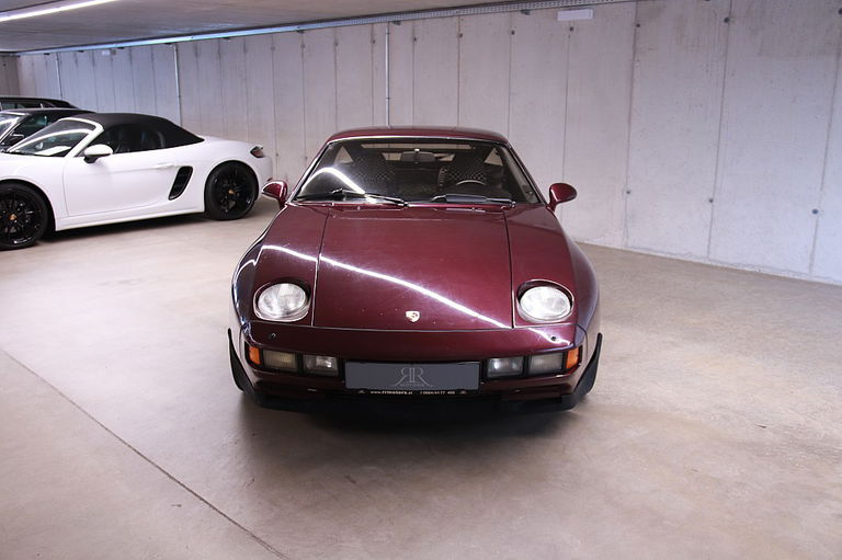 Porsche 928