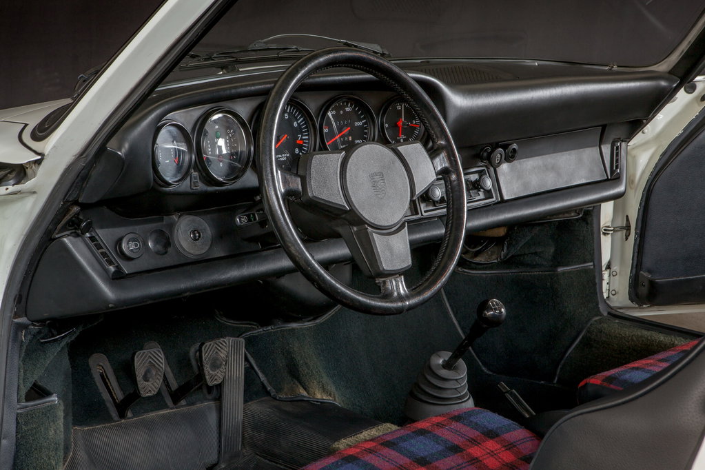 Porsche 911 Carrera 2.7