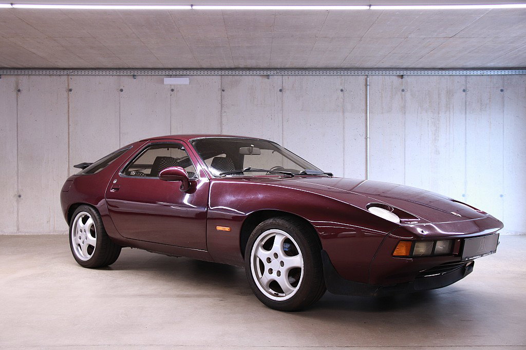 Porsche 928