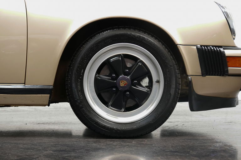 Porsche 911 Carrera 3.2 (KAT)