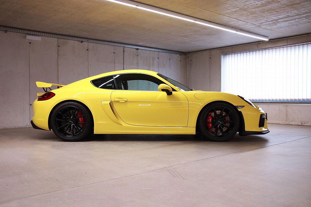 Porsche Cayman GT4
