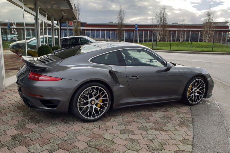 Porsche 911 Turbo S
