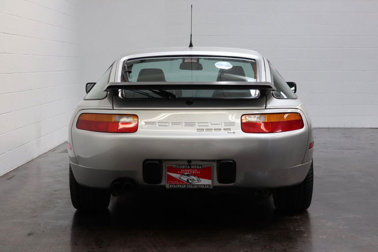 Porsche 928 S4