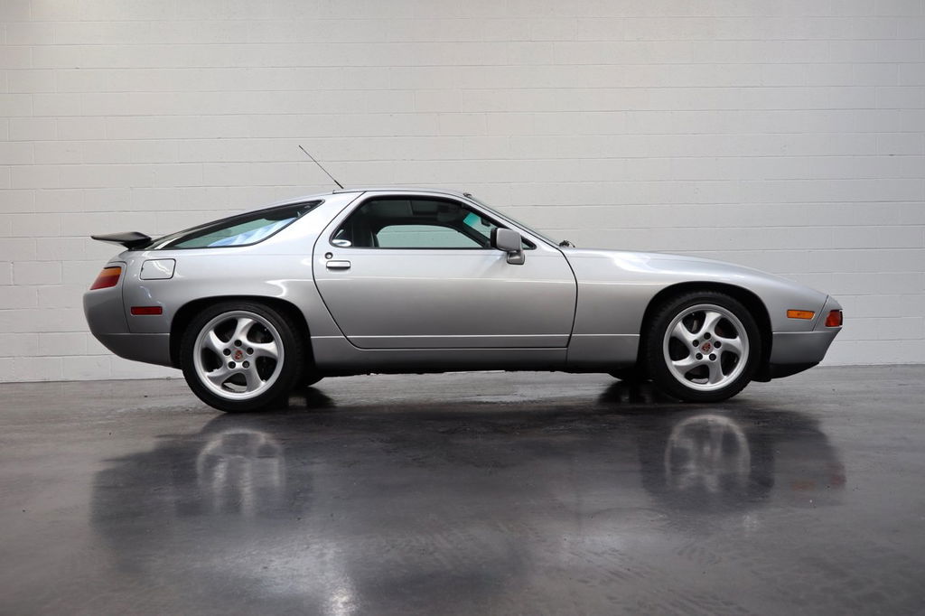 Porsche 928 S4