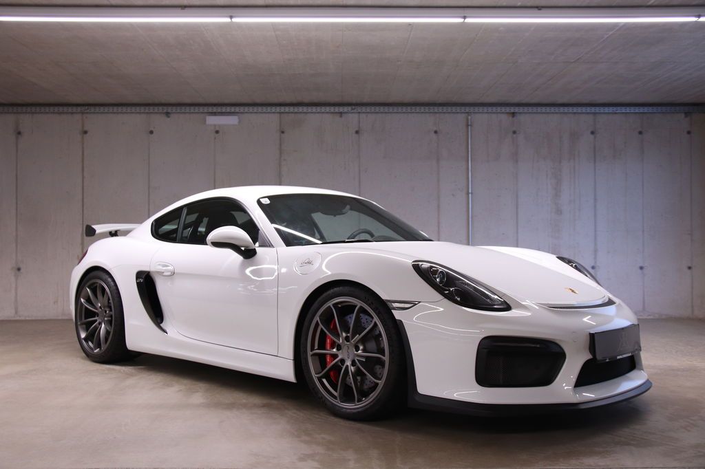 Porsche GT4 weiß