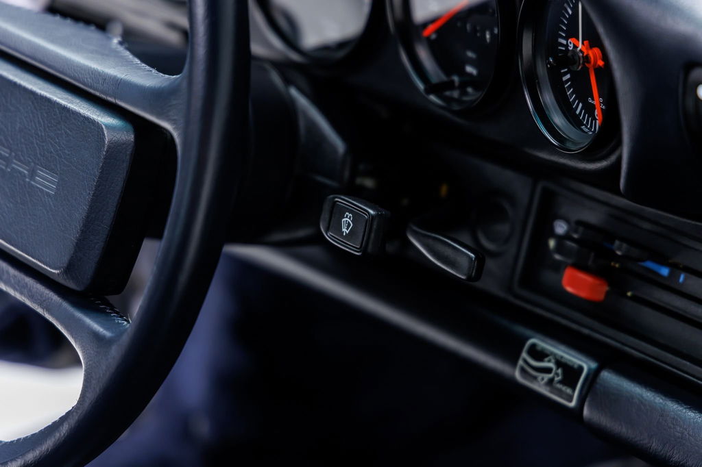 Porsche 911 Carrera 3.2 (KAT)