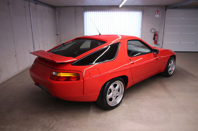 Porsche 928 GT