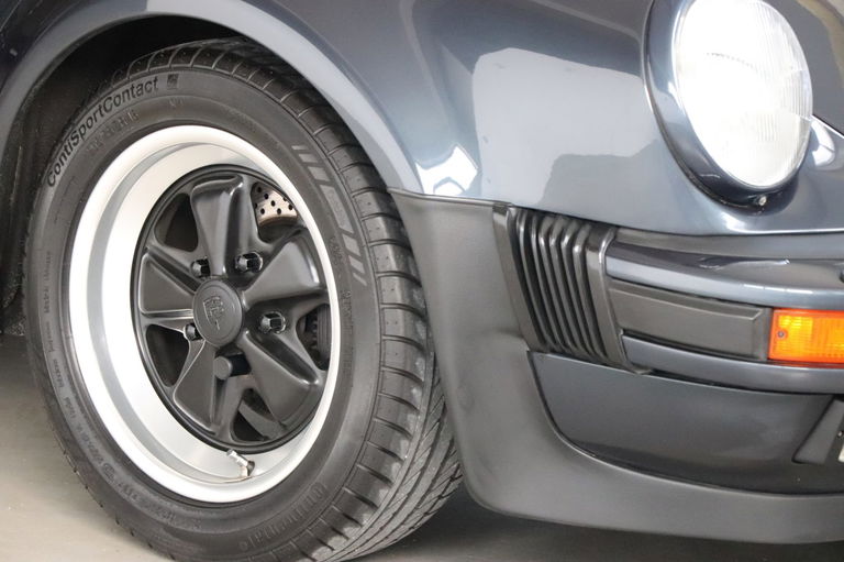 Porsche 911 Turbo 3.3