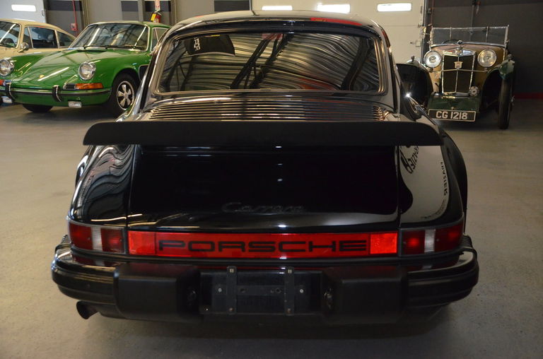Porsche 911 Carrera 3.2 (US)
