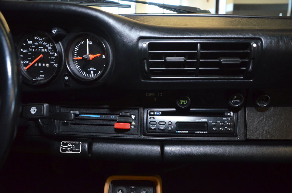 Porsche 911 Carrera 3.2 (US)