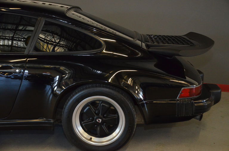 Porsche 911 Carrera 3.2 (US)