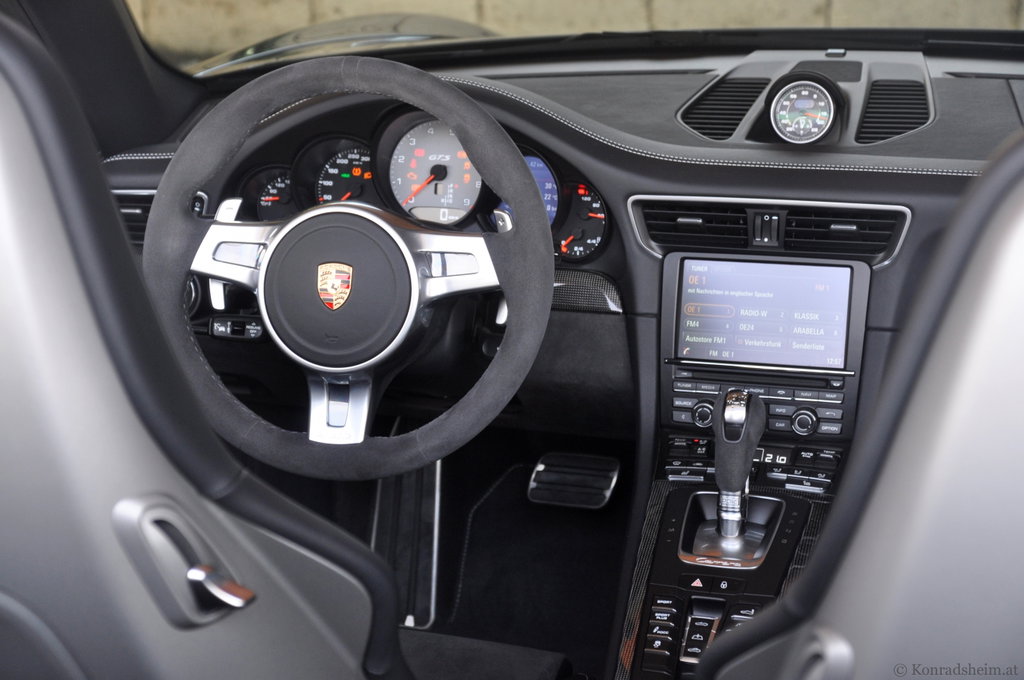Porsche 991 Carrera 4 GTS