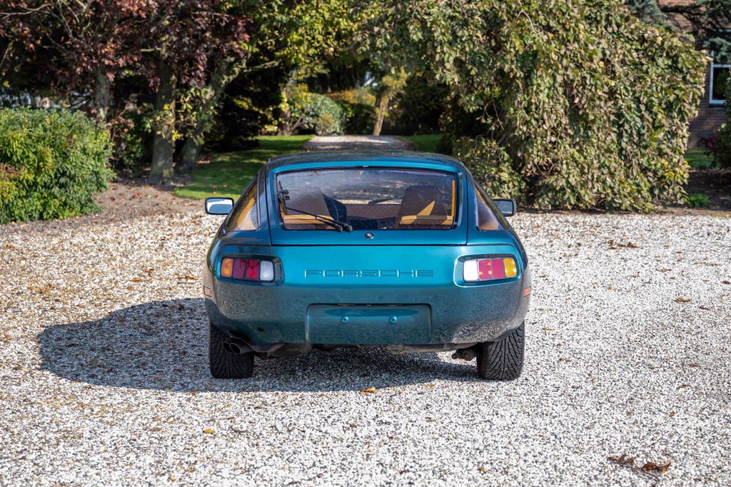 Porsche 928