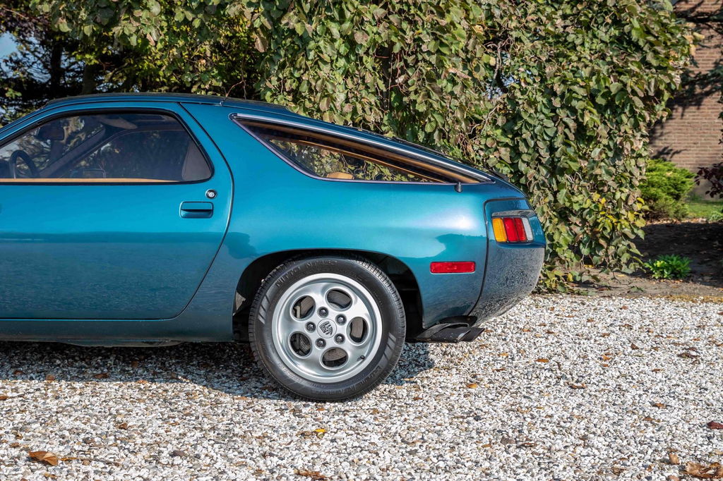 Porsche 928