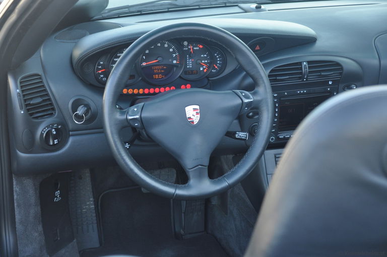 Porsche 996 Carrera 4