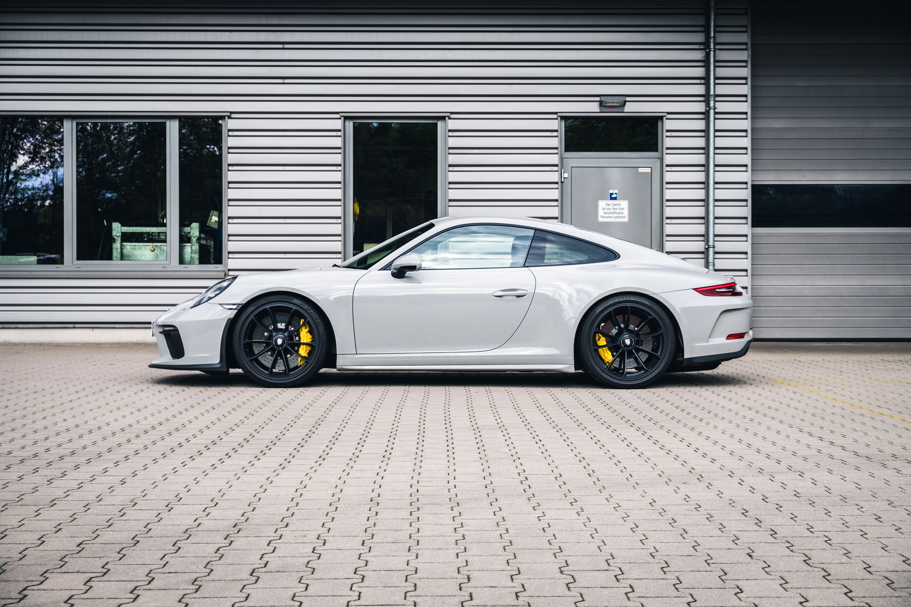 Porsche-911-GT3-Touring-3.jpg?