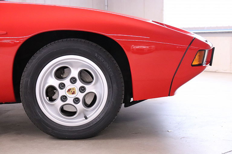 Porsche 928