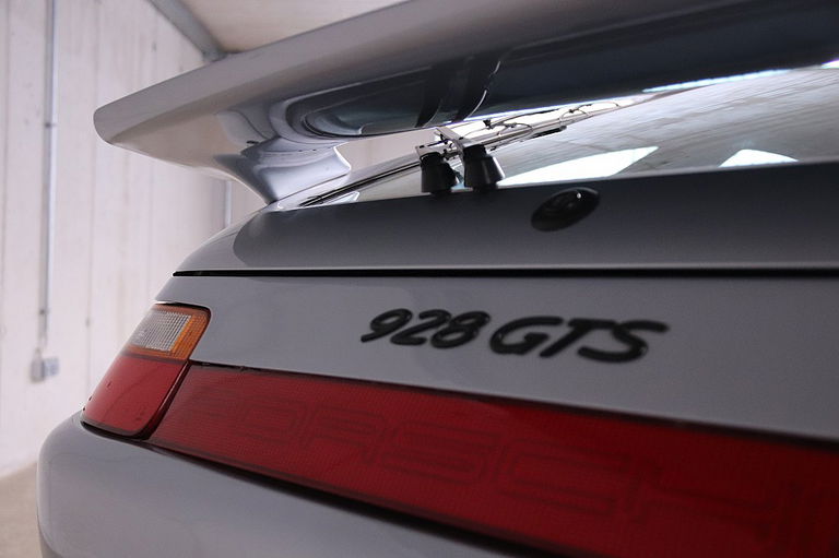 Porsche 928 GTS