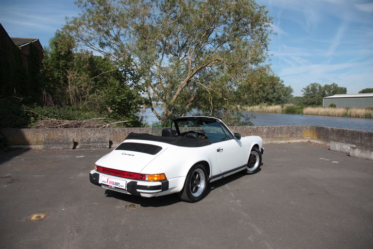 Porsche 911 Carrera 3.2 (US)