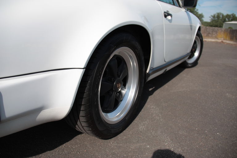 Porsche 911 Carrera 3.2 (US)