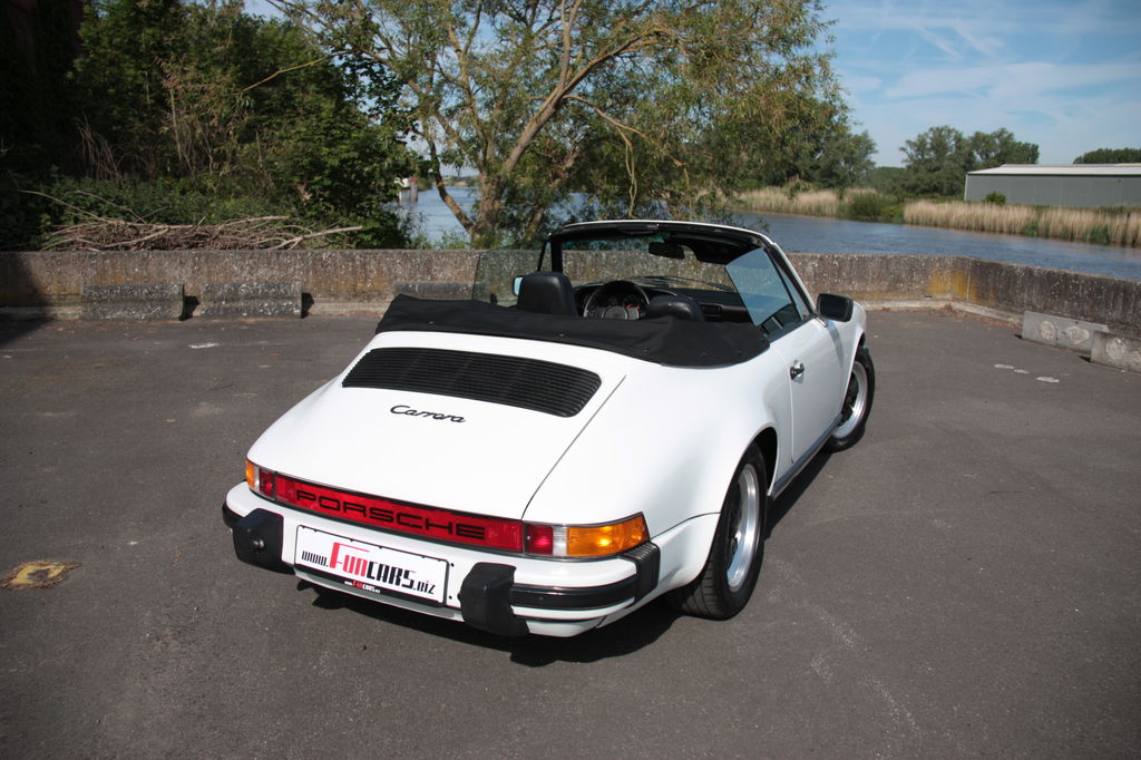 Porsche 911 Carrera 3.2 (US)